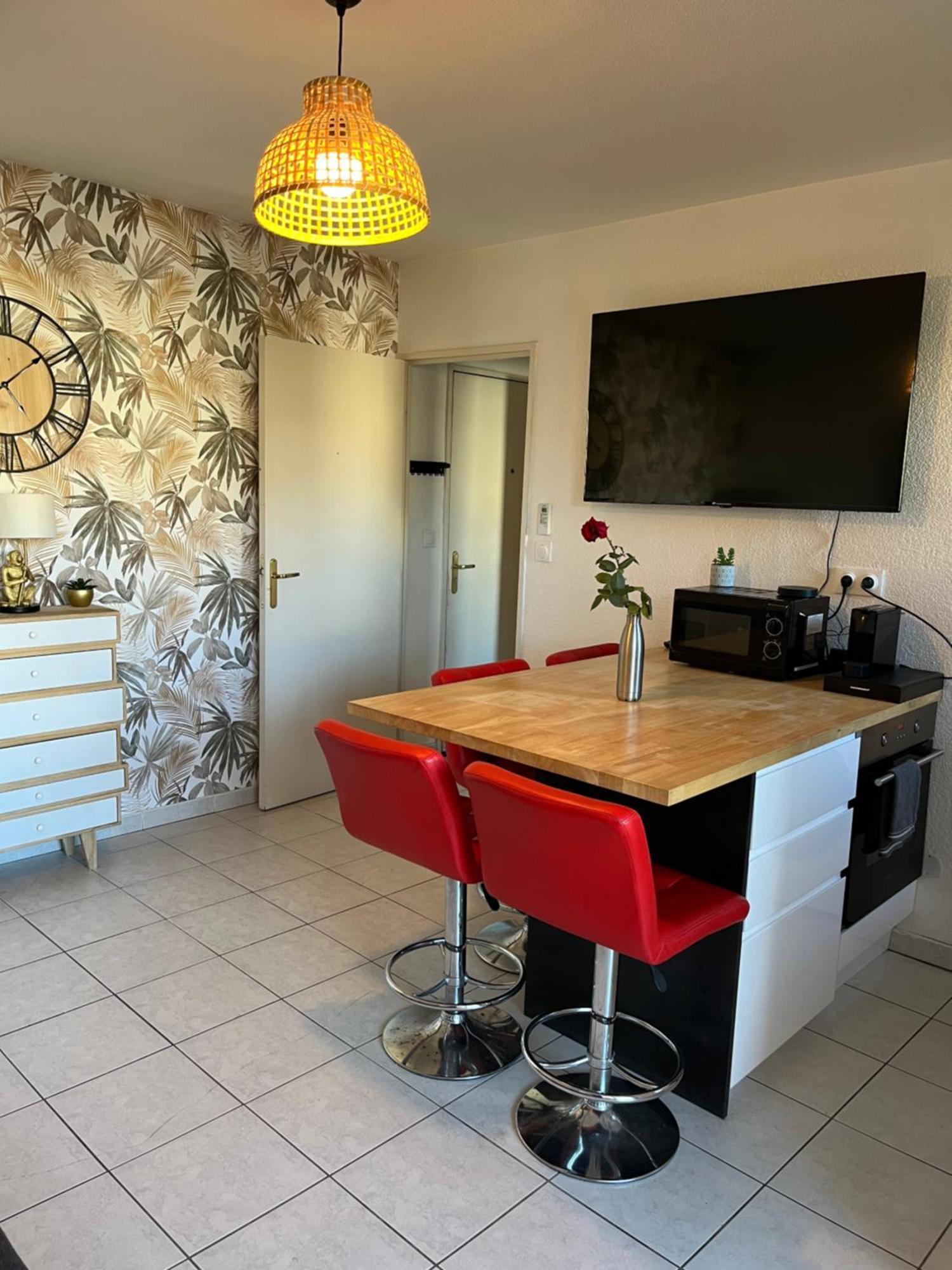 Apartament Joli T2/ Tram/ Clim/ Parking/ Wifi/ Piscine Montpellier Zewnętrze zdjęcie
